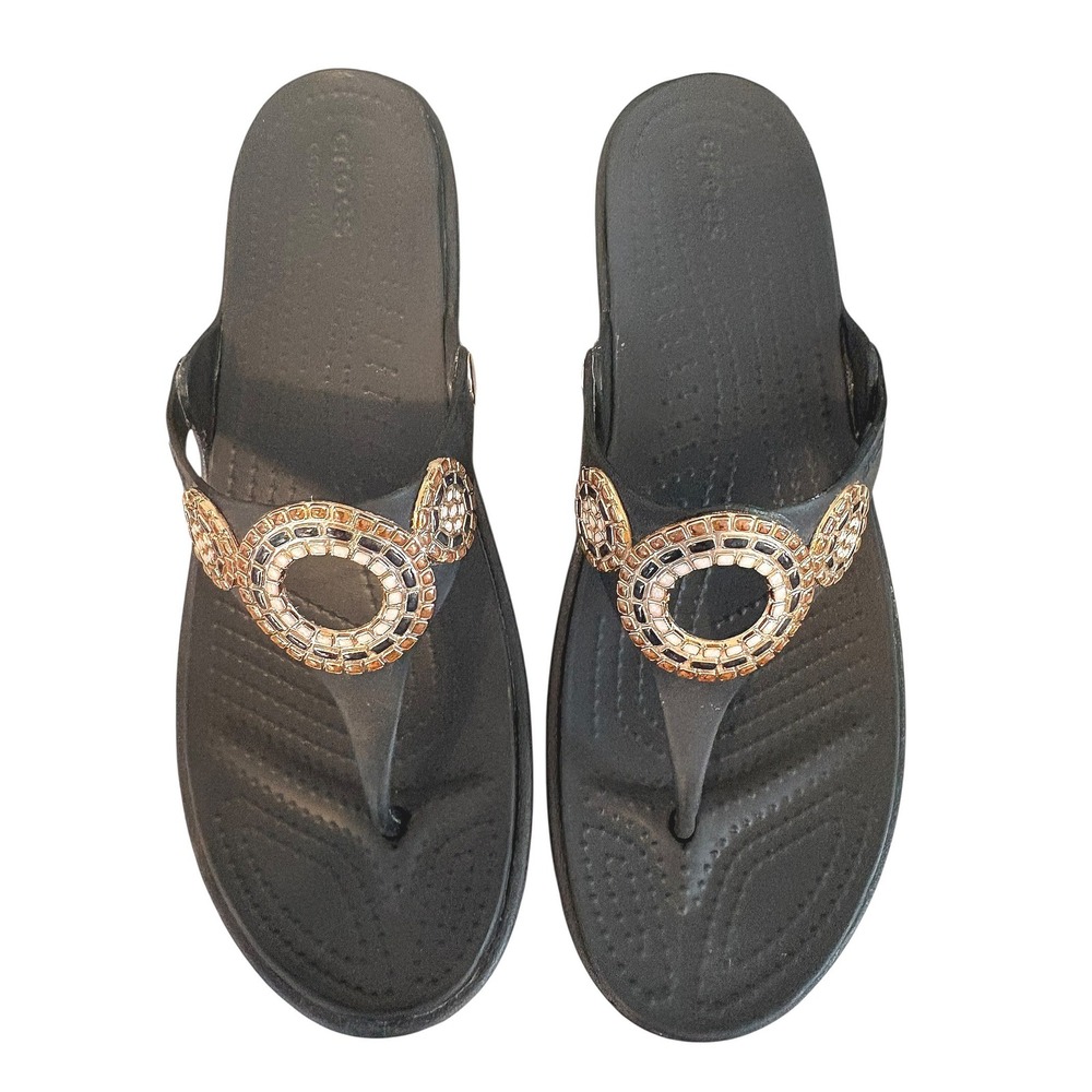 Crocs Sanrah Embellished Wedge Flip Flops Black Gold Medallion Womens 10 Sandal